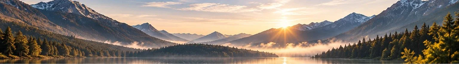 Bergsee bei Sonnenaufgang
